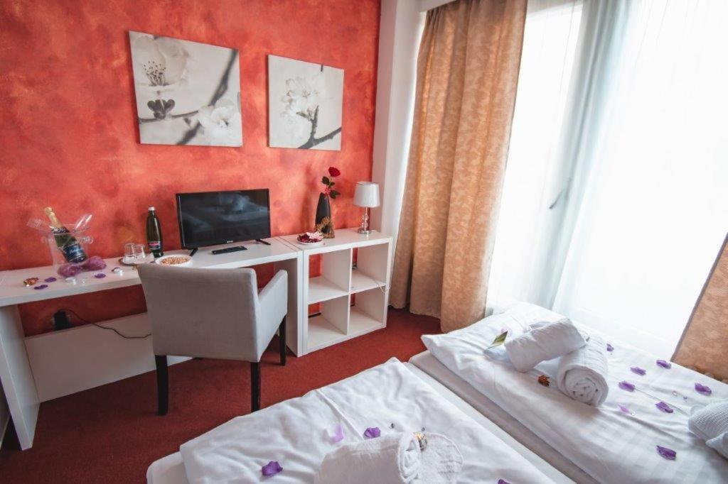 Wellness Hotel Lucia Veseli nad Luznici Exterior photo