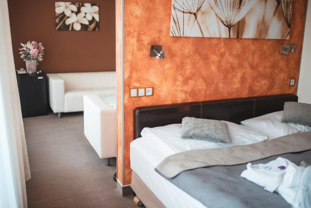 Wellness Hotel Lucia Veseli nad Luznici Exterior photo