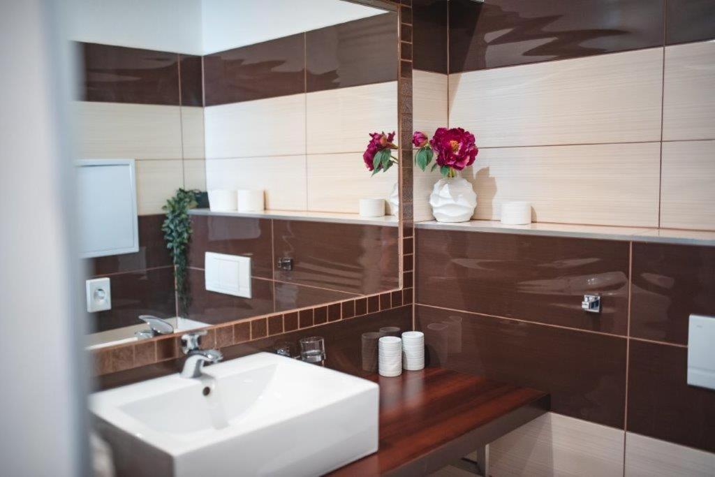 Wellness Hotel Lucia Veseli nad Luznici Exterior photo