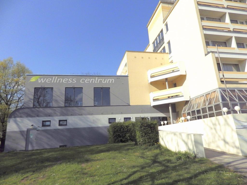 Wellness Hotel Lucia Veseli nad Luznici Exterior photo